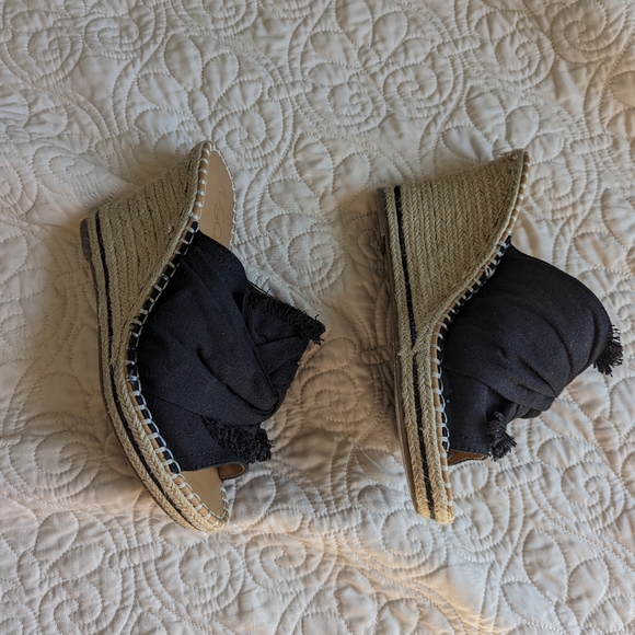 SUGAR wedge sandals with tie knot, size 7 - Picture 4 of 6